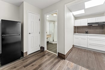 Suite, 1 King Bed, Non Smoking (Efficiency)