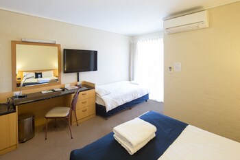 Family Room, Multiple Beds
