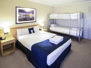 Family Room, Multiple Beds