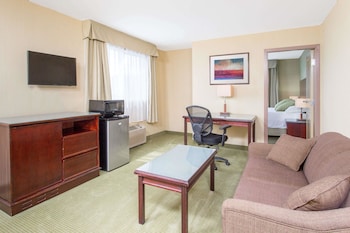 Suite, 1 King Bed with Sofa bed, Non Smoking