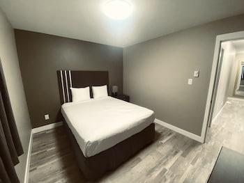 Suite, Multiple Beds, Non Smoking (Efficiency, Upgrade)
