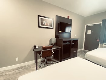 Room, 2 Queen Beds, Non Smoking (Efficiency, Upgrade)
