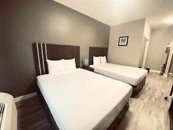 Room, 2 Queen Beds, Non Smoking (Efficiency, Upgrade)