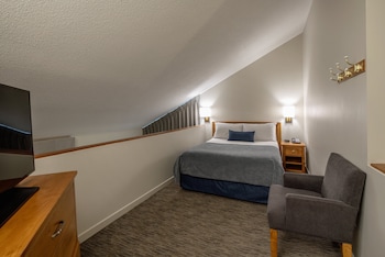 Superior Loft One Queen