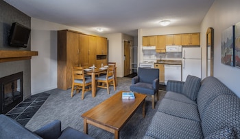 Studio Suite (1 Queen Murphy Bed)