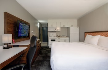 Deluxe Room, 1 King Bed, Non Smoking (Efficiency)