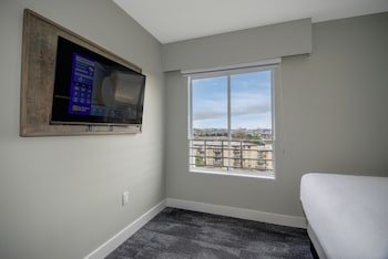 Deluxe Suite, 1 Queen Bed, Non Smoking