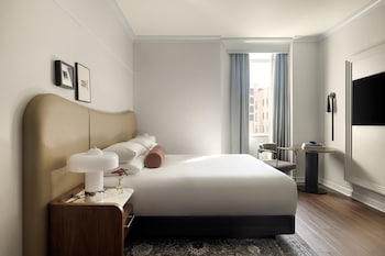 Room (Essential)