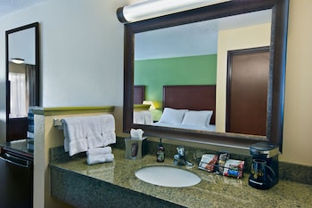 2 Queen Suite