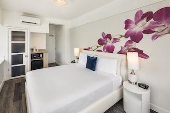 Ocean Corner Room 1 King Bed
