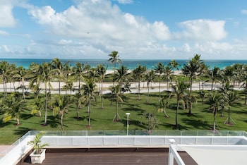 Ocean Front 1 King Bed, Private Terrace