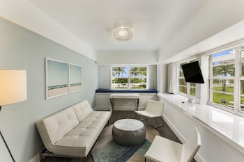 Ocean Corner Suite 1 King Bed