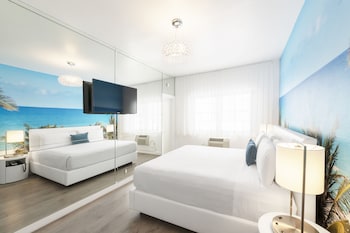 Traditional room 1 king bed or 1 King bed with rollaway bed