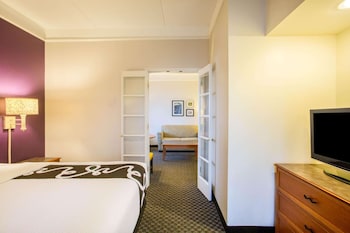 Deluxe Suite, 1 King Bed, Non Smoking