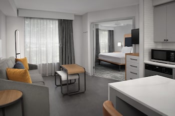2 Bedroom Suite Accessible Tub