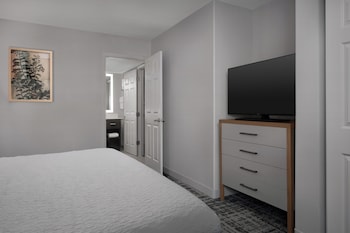 2 Bedroom Suite Accessible Tub