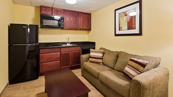 Suite, 1 King Bed, Non Smoking, Kitchenette (with Sofabed)