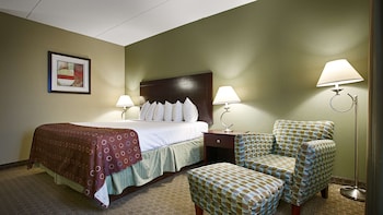 Standard Room, 1 King Bed, Non Smoking, Refrigerator & Microwave
