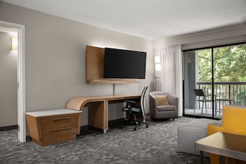 Suite, 1 Bedroom, Roll-in Shower