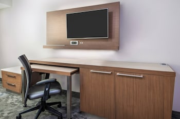 Suite, 1 Bedroom, Roll-in Shower