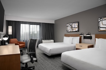 Room, 2 Queen Beds, Bathtub (Mobility/Hearing Accessible, Tub)