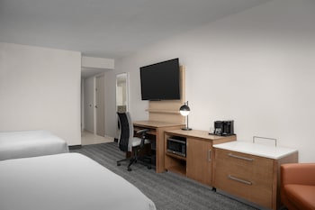 Room, 2 Queen Beds, Bathtub (Mobility/Hearing Accessible, Tub)