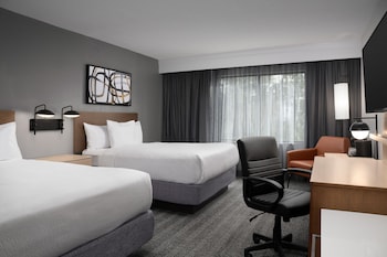 Room, 2 Queen Beds, Bathtub (Mobility/Hearing Accessible, Tub)