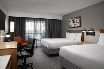 Room, 2 Queen Beds, Bathtub (Mobility/Hearing Accessible, Tub)