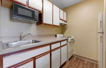 Studio, 1 Queen Bed, Non Smoking