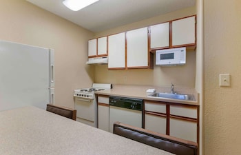 Deluxe Studio, 1 Queen Bed with Sofa bed, Non Smoking
