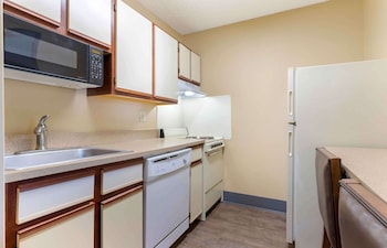 Deluxe Studio, 1 Queen Bed with Sofa bed, Non Smoking