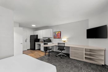 Room, 1 Queen Bed, Accessible, Non Smoking (Roll-In Shower)