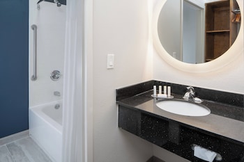 Room, 2 Queen Beds, Hearing Accessible (Accessible Bathtub)