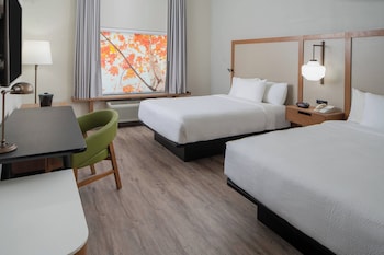 Room, 2 Queen Beds, Hearing Accessible (Accessible Bathtub)