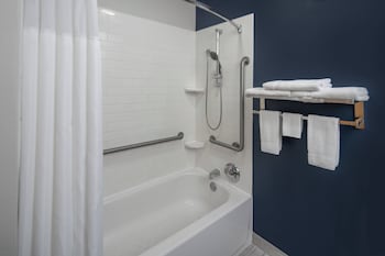 Room, 1 King Bed, Hearing Accessible (Accessible Bathtub)