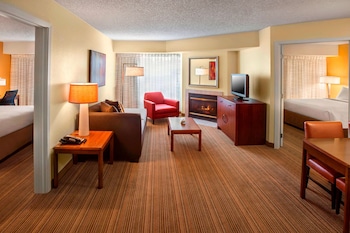 Suite, Multiple Beds, Accessible (Mobility Roll in Shower Two Bedrooms)