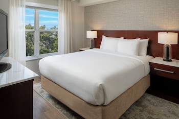 Suite, 1 Bedroom (Mobility/Hearing Accessible, Tub)