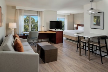 Studio, 1 Queen Bed with Sofa bed (Mobility/Hearing Accessible, Tub)
