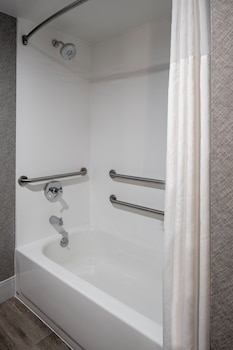 Suite, 1 Bedroom (Mobility/Hearing Accessible, Tub)