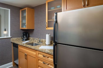 Suite, 1 Queen Bed with Sofa bed, Accessible (Mobility Tub One Bedroom)