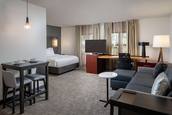 Room, 1 Queen Bed with Sofa bed, Accessible (Mobility Tub)