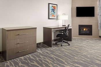 Deluxe Room, 1 King Bed, Non Smoking, Fireplace
