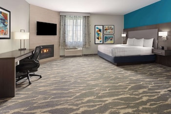 Deluxe Room, 1 King Bed, Non Smoking, Fireplace