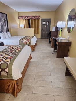 Room, Multiple Beds, Non Smoking (Mobility, Tub with Grab Bars)