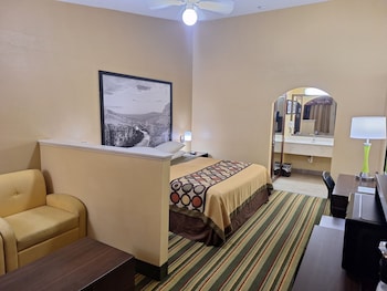Room, 1 King Bed, Non Smoking (Second Floor)