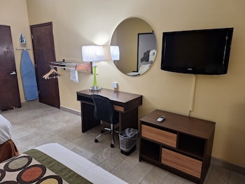 Suite, 1 King Bed with Sofa bed, Non Smoking (Mobility, Tub with Grab Bars)