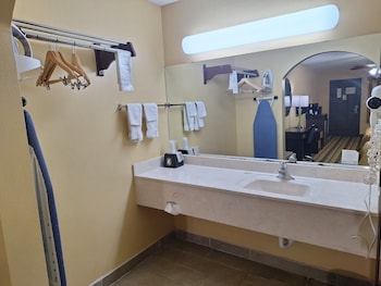 Room, 1 King Bed, Non Smoking (Second Floor)
