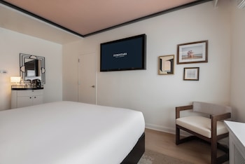 Premium Room, 1 Queen Bed, Partial Ocean View (Single Use)