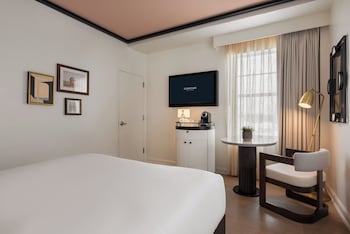 Deluxe Room, 1 Queen Bed