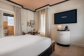 Premium Room, 1 Queen Bed, Partial Ocean View (Single Use)